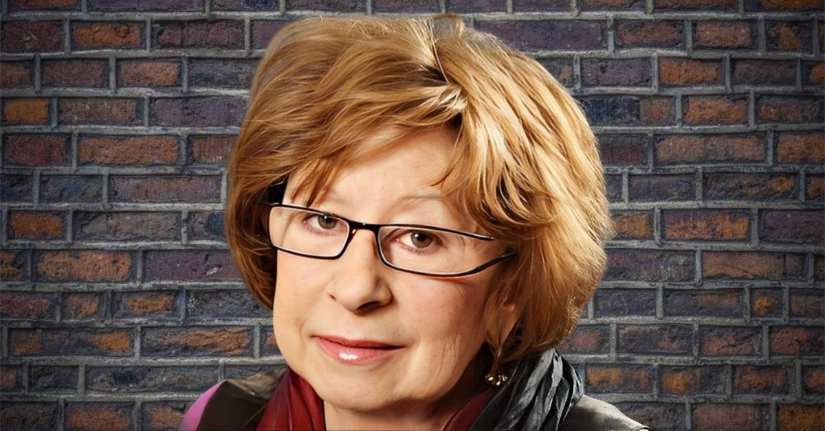 Ахеджакова осталась с одним спектаклем