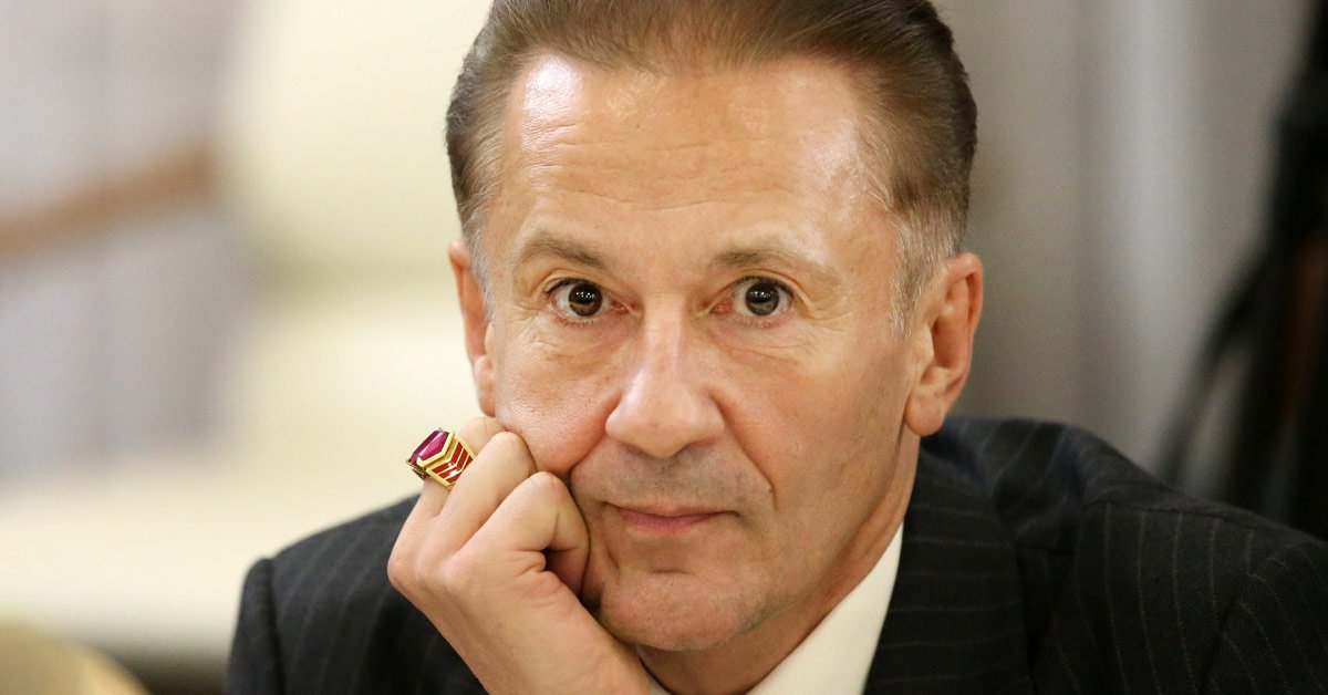 олег меньшиков уволил режиссера