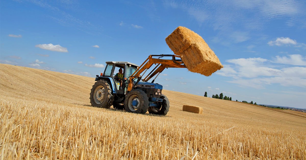 Отличающийся трактор